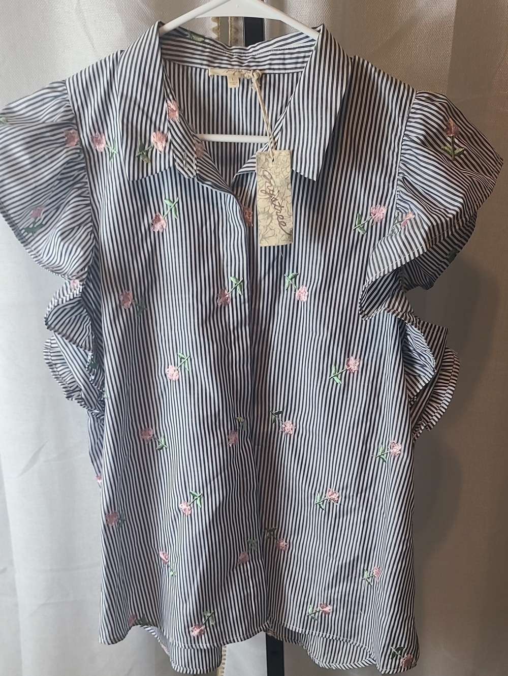 Mystree Boho Button Up Top Size Large.  New